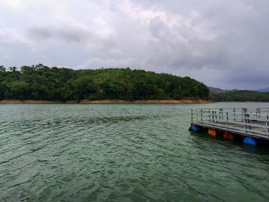 Güzel bir depo, manzaralı bir yer.