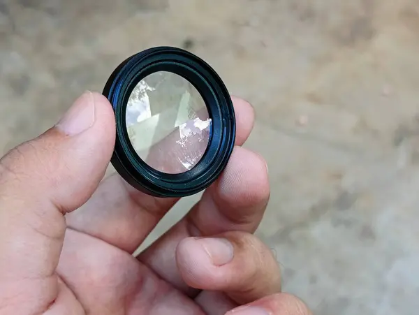 Cep telefonuyla fotoğraf çekmek için makro lens