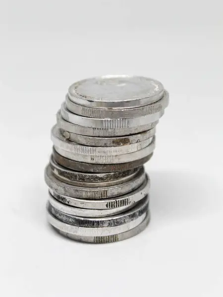 Gümüşten yapılmış Rupiah paraları