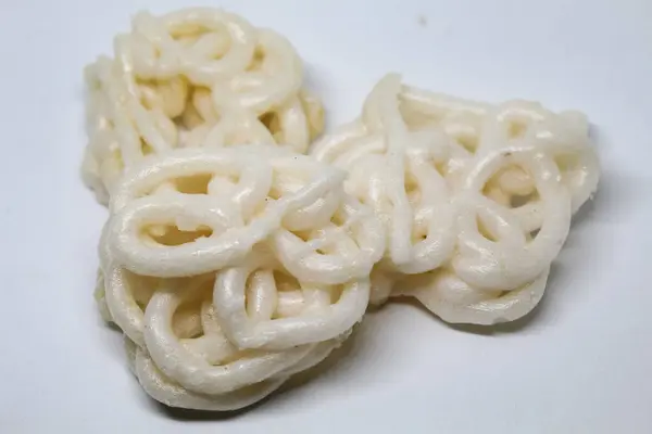 Tipik Endonezya krakerleri, bir meze olabilir.