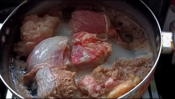 쇠고기를 부드럽게 만듭니다 — 비디오