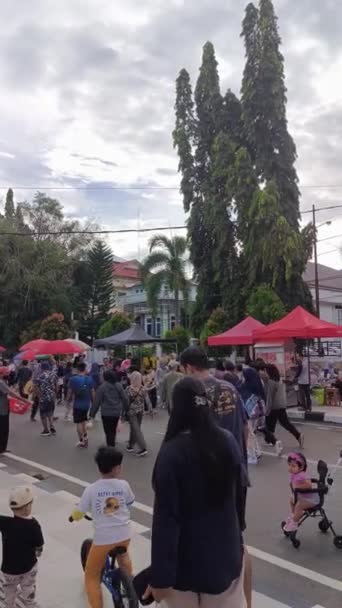 Banjarbaru Indonesia Mei 2024 Communautaire Activiteiten Zondagochtend Rond Het Stadhuis — Stockvideo