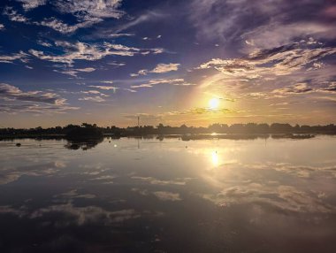 Gece karanlığından önce sıradışı bir gün batımı