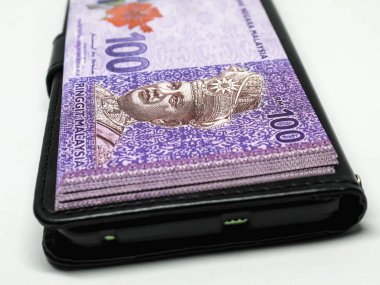 100 Malezya halkasının kopyası izole edilmiş beyaz