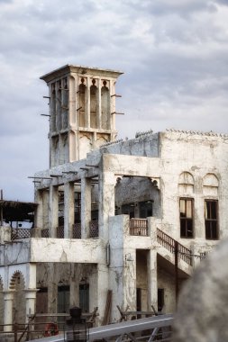 Arap dış mimarisi işte. Yaşlı Dubai.