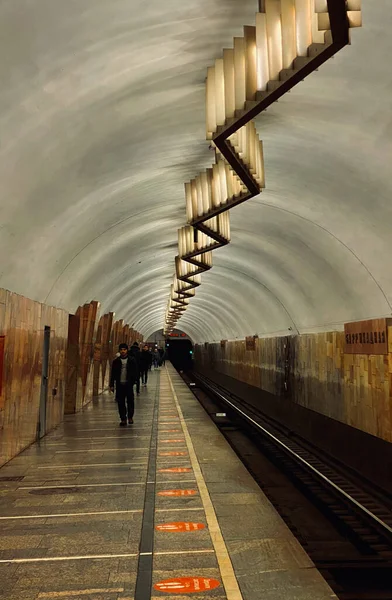 Метро Москве Ожидание Поезда — стоковое фото