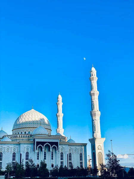 Красивая Мечеть Астане Казахстан Голубой Фон Неба — стоковое фото