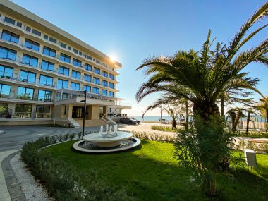 Karadeniz sahilinde bir otel. 