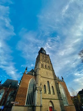 Bir Avrupa şehrinde katedral