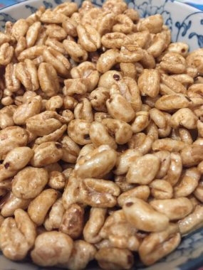 Buğday gevreğine yakın çekim. Sağlıklı kahvaltı.