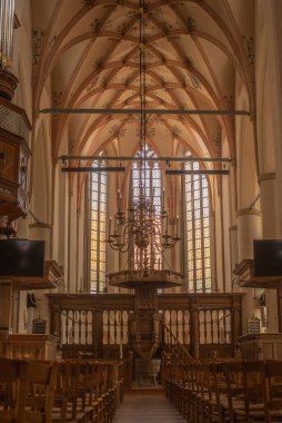 Hatem, Hollanda - 23 Haziran 2023: Küçük Hollanda kenti Hattem 'in merkezindeki güzel Grote (Büyük) veya Andreaschurch' ün İç Çekimi.