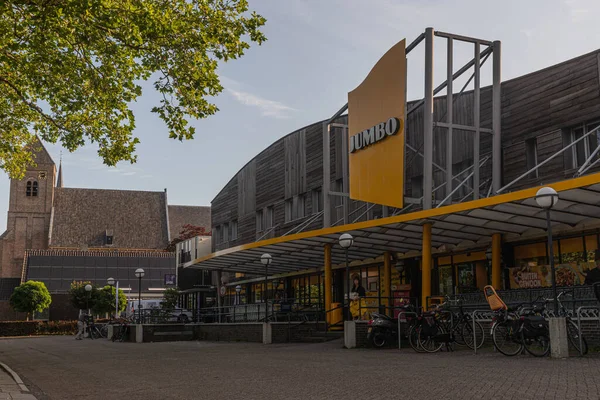 Raalte, Hollanda - 21 Temmuz 2023: Domineeskamp 'taki Hollanda Jumbo Süpermarketinin girişi.