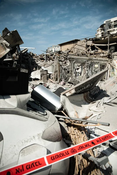 Florentin, Tel Aviv, İsrail - 08 Ekim 2023: Bir Hamas roketi doğrudan yerleşim alanının binalarına isabet etti, yıkım, terörizm, İsrail 'e saldırı, Tel Aviv' i bombalama. Arap-İsrail çatışması.