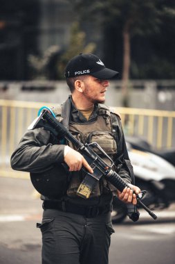 İsrail Savunma Kuvvetleri askerleri ve polisi Tel Aviv, İsrail sokaklarında. Tarih: 18.10.2023