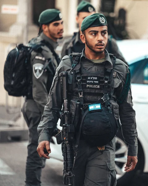 İsrail Savunma Kuvvetleri askerleri ve polisi Tel Aviv, İsrail sokaklarında. Tarih: 18.10.2023