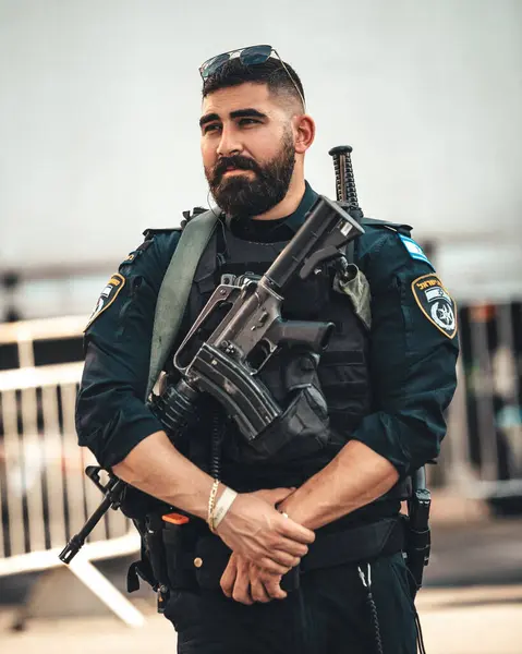 İsrail Savunma Kuvvetleri askerleri ve polisi Tel Aviv, İsrail sokaklarında. Tarih: 18.10.2023