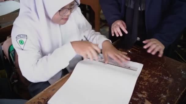 Surabaya Indonesien Mai 2023 High School Schüler Lernen Klassenzimmer Studentinnen — Stockvideo