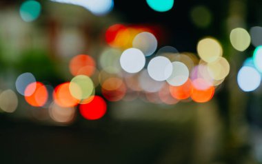 Şehir arka planındaki soyut Bokeh gece parkı. Şehir gecesi bokeh.