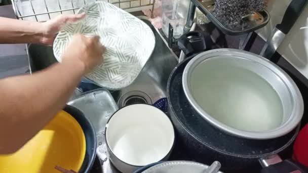 Lavar Platos Cuadrados Con Detergente — Vídeos de Stock