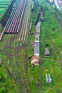 Romen tren istasyonunun hava görüntüsü. Trenli endüstriyel kavramsal sahne. 