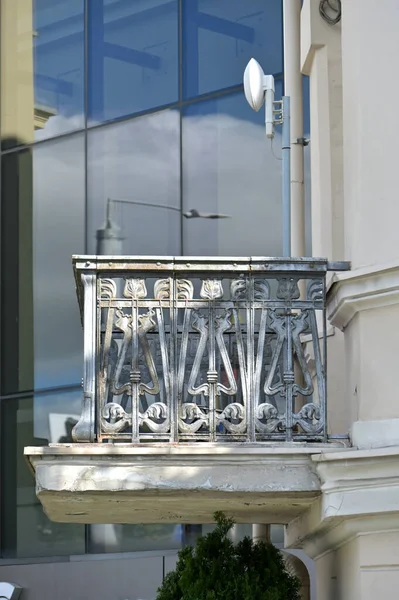 Balkon Historické Budovy Kovovým Plotem Jugendstil — Stock fotografie