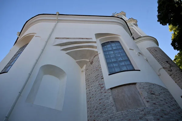 Фасад Історичної Релігійної Будівлі Показує Кілька Періодів Будівництва — стокове фото