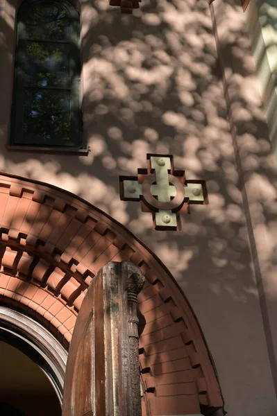 Fragmento Entrada Igreja Ortodoxa Com Uma Cruz — Fotografia de Stock