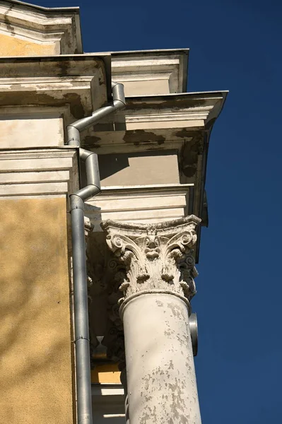 Фрагмент Фасаду Історичної Будівлі Вибухом — стокове фото