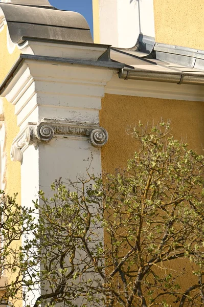역사적인 건물의 외관의 모퉁이의 — 스톡 사진
