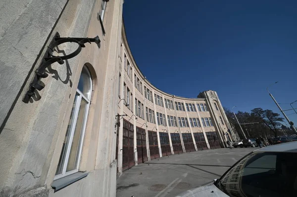Böjda Fasaden Brandstationsbyggnaden Kaunas Litauen — Stockfoto
