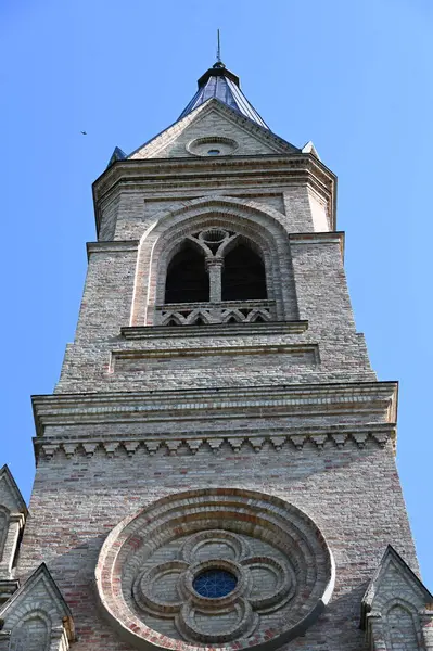 Neo Gótico Edifício Igreja Católica Fachada Frontal Torre Krekenava Lituânia — Fotografia de Stock