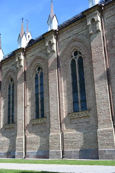 Edifício Igreja Católica Neogótica Fachada Lateral Krekenava Lituânia — Fotografia de Stock