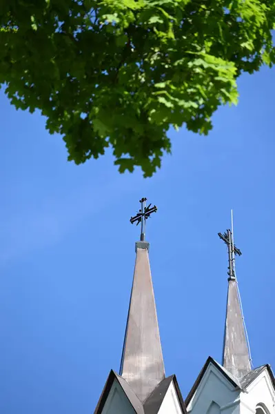 Igreja Cruz Com Céu Azul — Fotografia de Stock