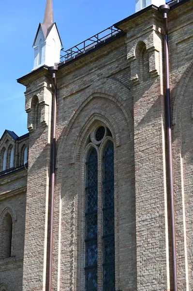 Edifício Igreja Católica Neogótica Fragmento Fachada Lateral Krekenava Lituânia — Fotografia de Stock
