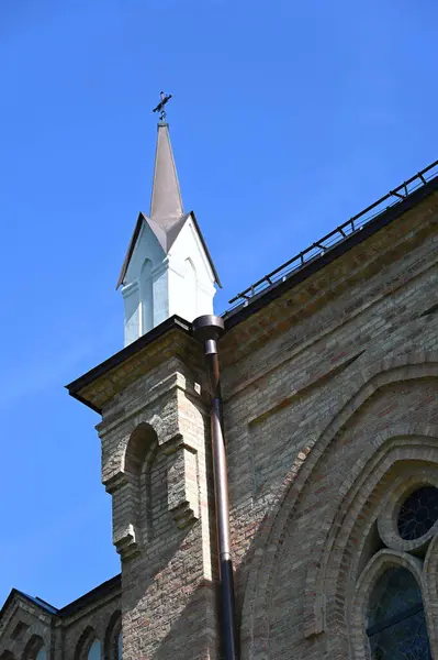 Edifício Igreja Católica Neogótica Detalhe Fachada Krekenava Lituânia — Fotografia de Stock