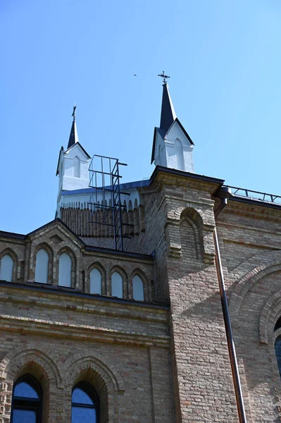 Νέο Γοτθικό Καθολικό Κτίριο Εκκλησία Τμήμα Πρόσοψης Πύργος Krekenava Λιθουανία — Φωτογραφία Αρχείου