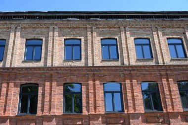 Bir evin pencereleri