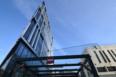 Şehrin modern binası