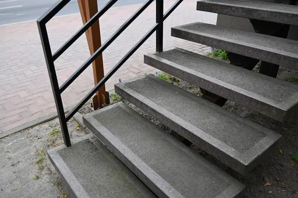公園の階段 ステップ 階段および夏の日の階段 — ストック写真