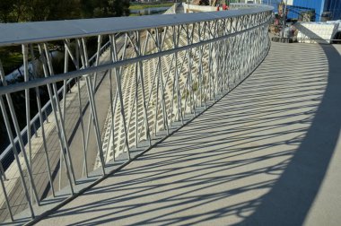 Litvanya, Kaunas 'ta bir nehir üzerinde köprü