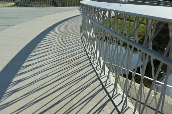 Brücke Über Den Fluss — Stockfoto