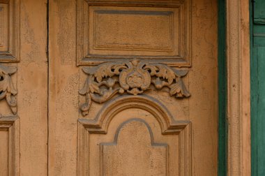 İstanbul 'da eski bir evin eski kapısı.