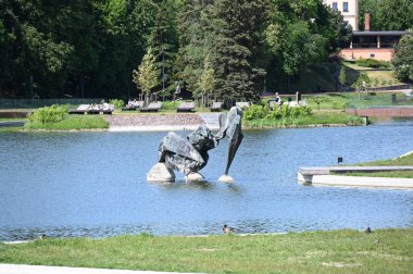 Göldeki heykel Panevezys, Litvanya