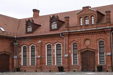 Raudondvaris, Litvanya 'daki eski tuğla bina.