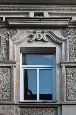 eski bina cephesi ile windows.