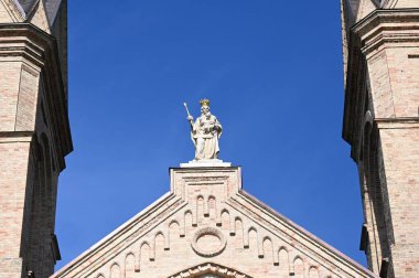 Dünyanın en ünlü simgesinin başkenti olan Başkent 'teki heykel..