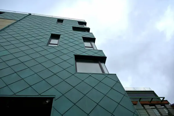 Şehir merkezindeki modern apartman Kaunas, Litvanya 'daki modern bina