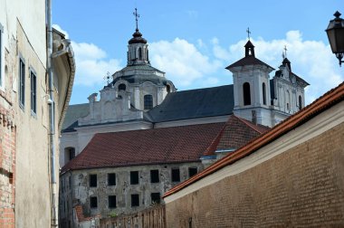 Vilnius, Litvanya 'daki kilisenin eski bölümünün manzarası