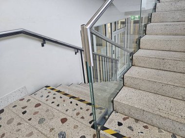 Modern bir otelin içinde.