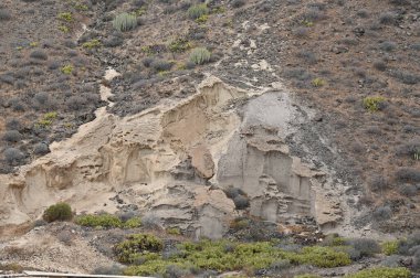 Ölü denizin çölündeki dağların manzarası.